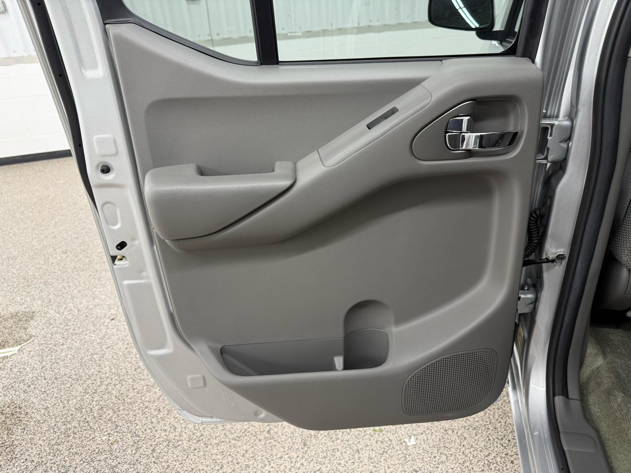 Nissan Frontier S Crew Cab 5AT 2WD 2017