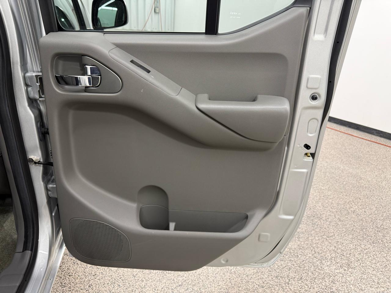 Nissan Frontier S Crew Cab 5AT 2WD 2017