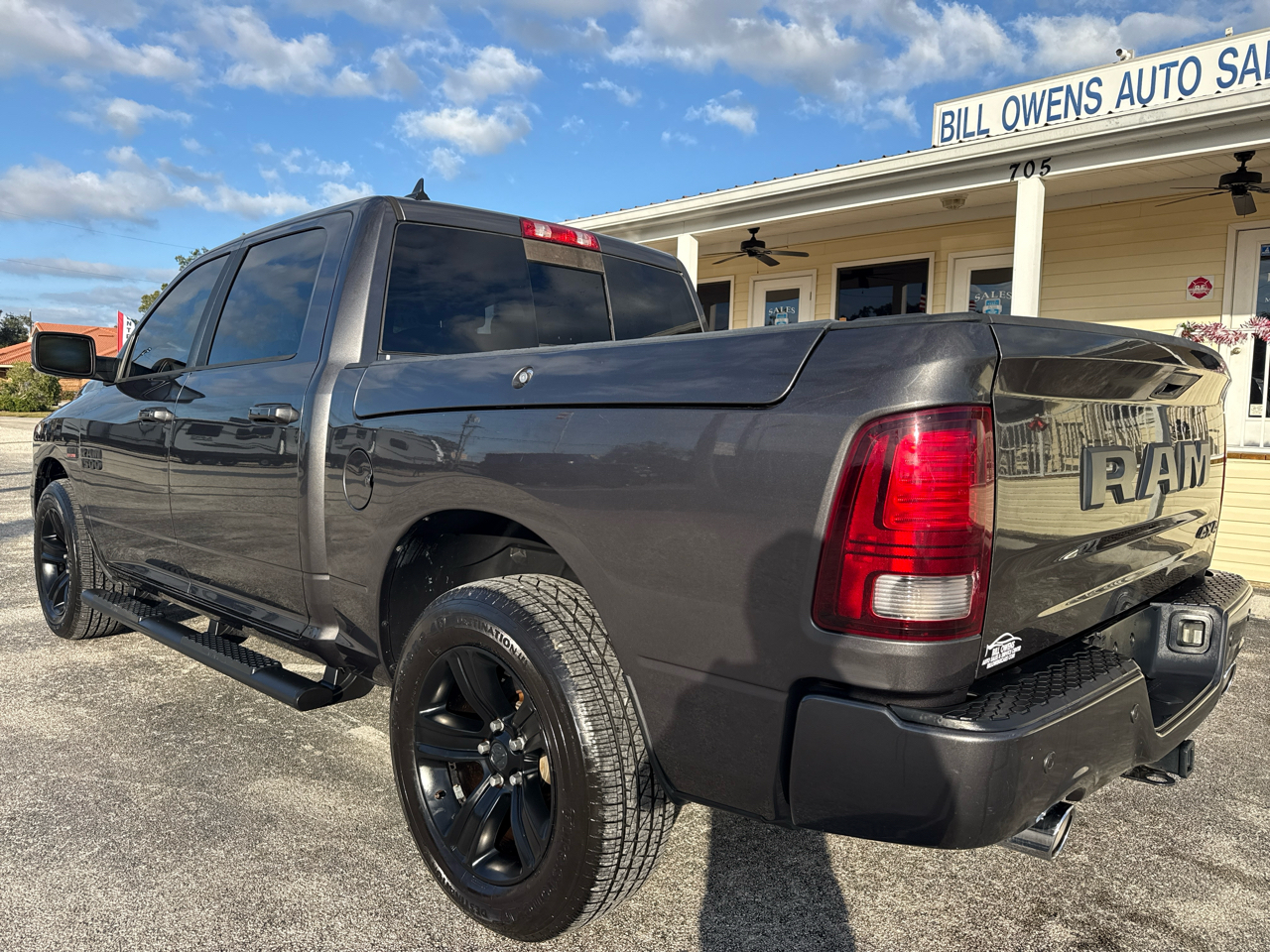 RAM 1500 Night 4x4 Crew Cab 5'7" Box *Ltd Avail* 2018