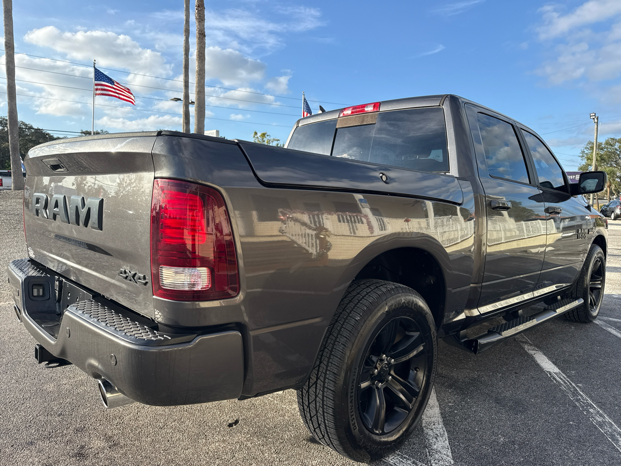 RAM 1500 Night 4x4 Crew Cab 5'7" Box *Ltd Avail* 2018