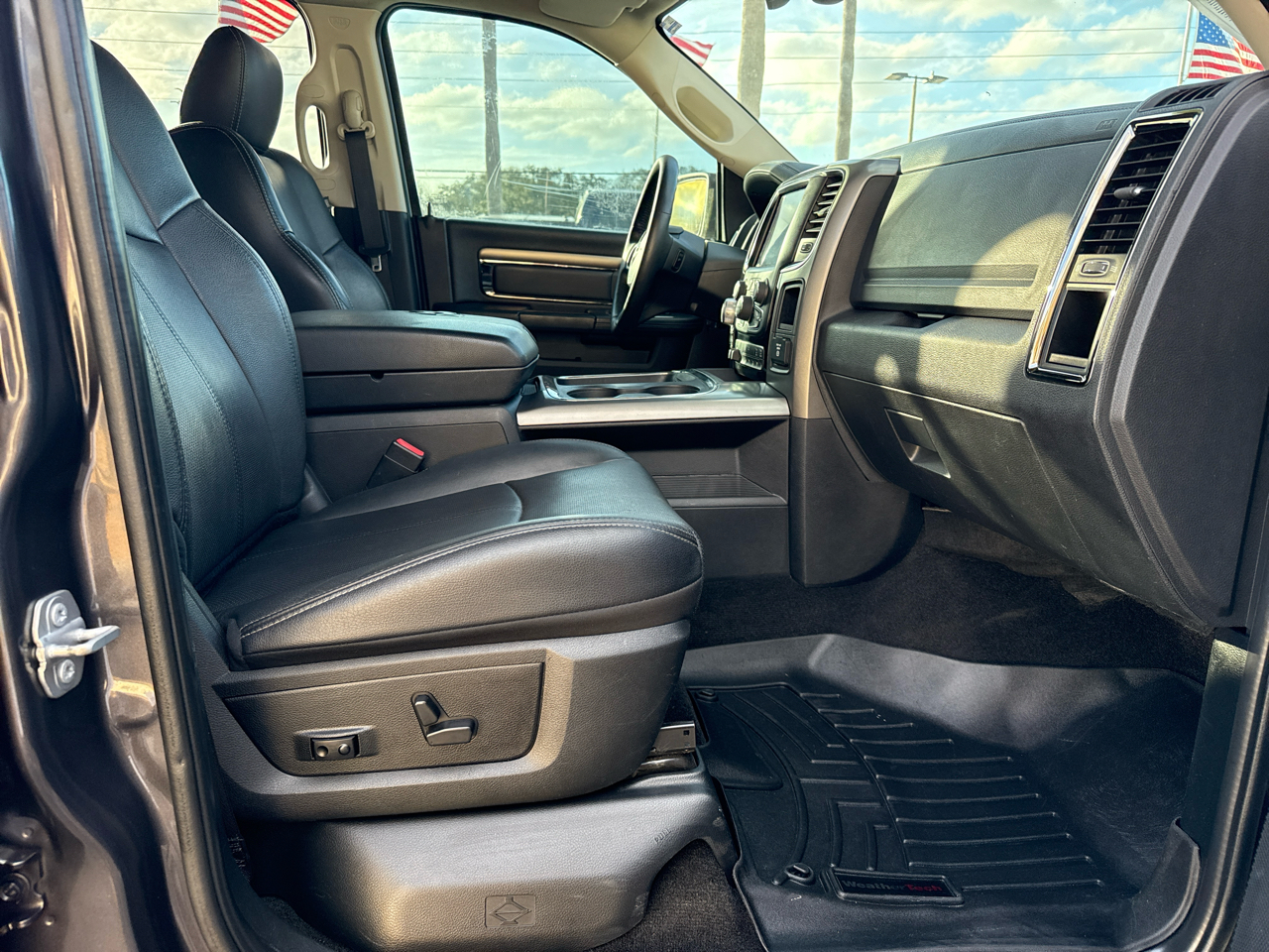 RAM 1500 Night 4x4 Crew Cab 5'7" Box *Ltd Avail* 2018