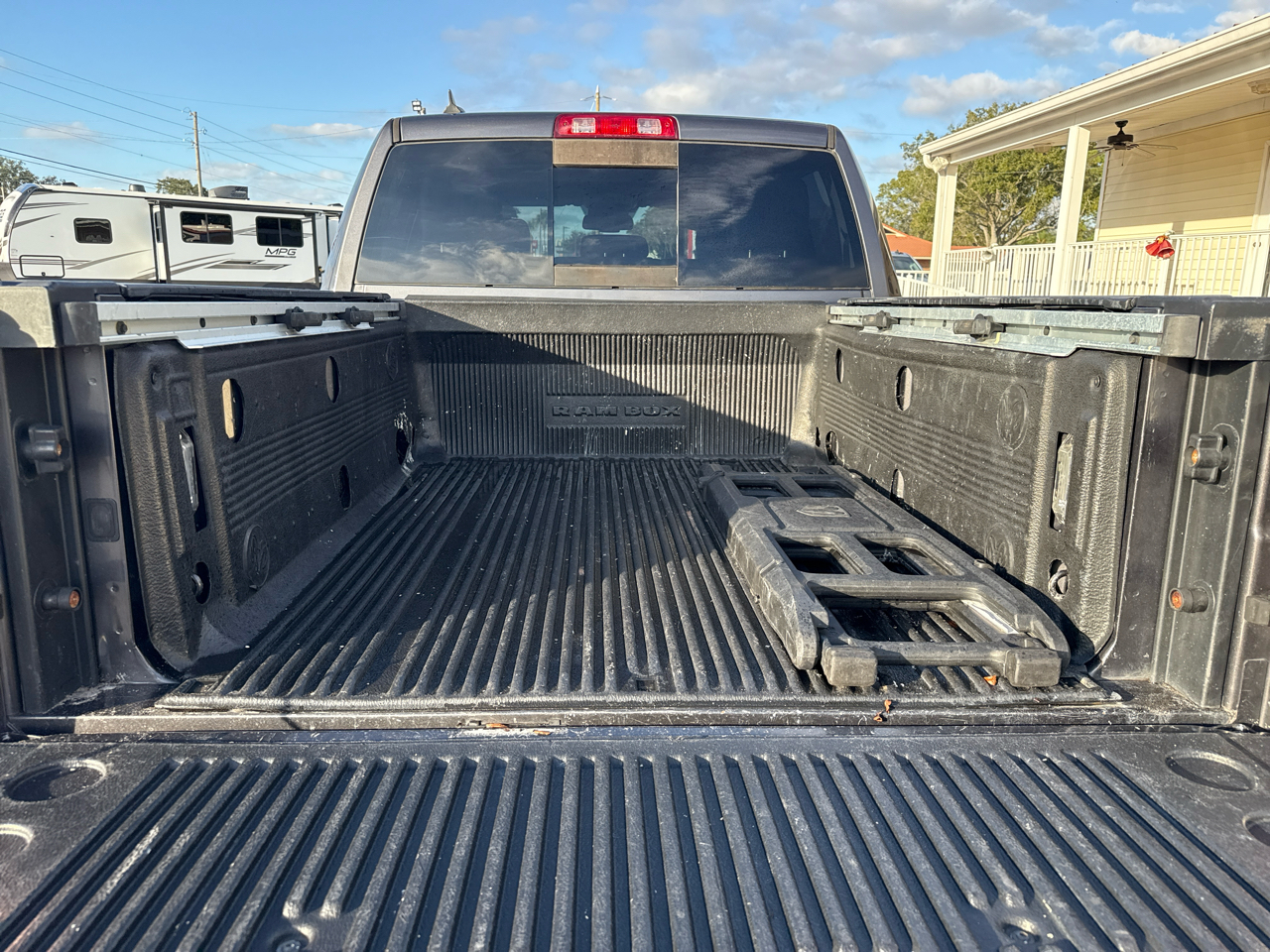 RAM 1500 Night 4x4 Crew Cab 5'7" Box *Ltd Avail* 2018