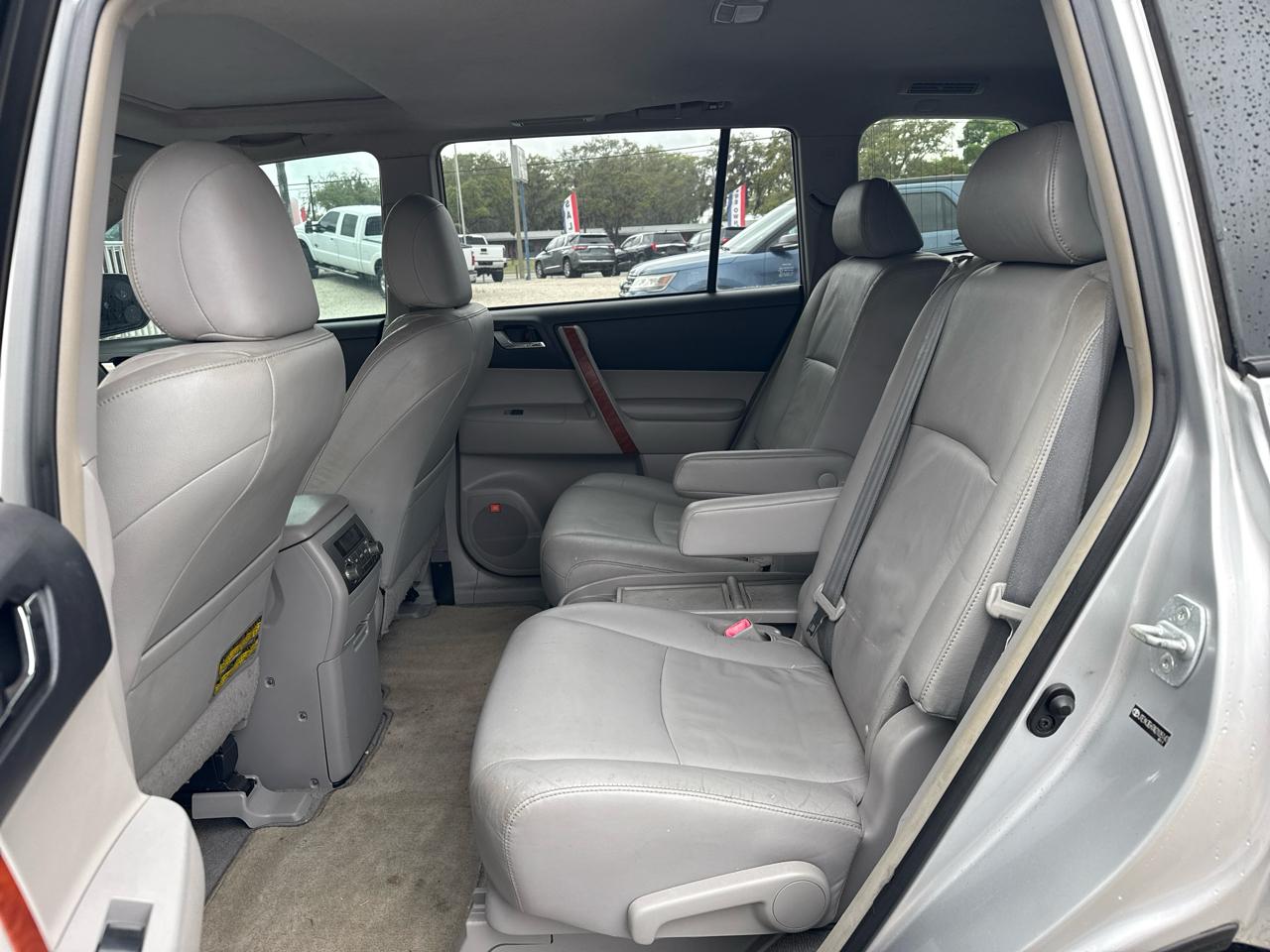 Toyota Highlander FWD 4dr V6 Limited (Natl) 2010