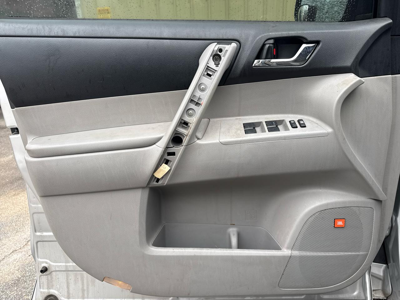 Toyota Highlander FWD 4dr V6 Limited (Natl) 2010