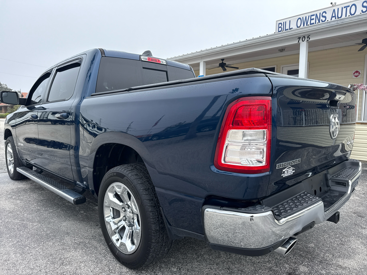 RAM 1500 Big Horn 4x4 Crew Cab 5'7" Box 2020