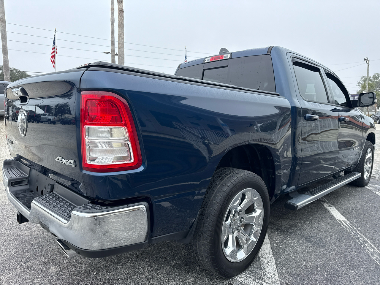 RAM 1500 Big Horn 4x4 Crew Cab 5'7" Box 2020