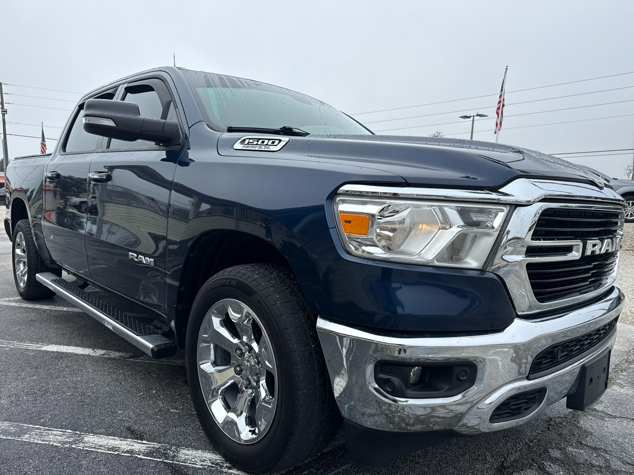 RAM 1500 Big Horn 4x4 Crew Cab 5'7" Box 2020