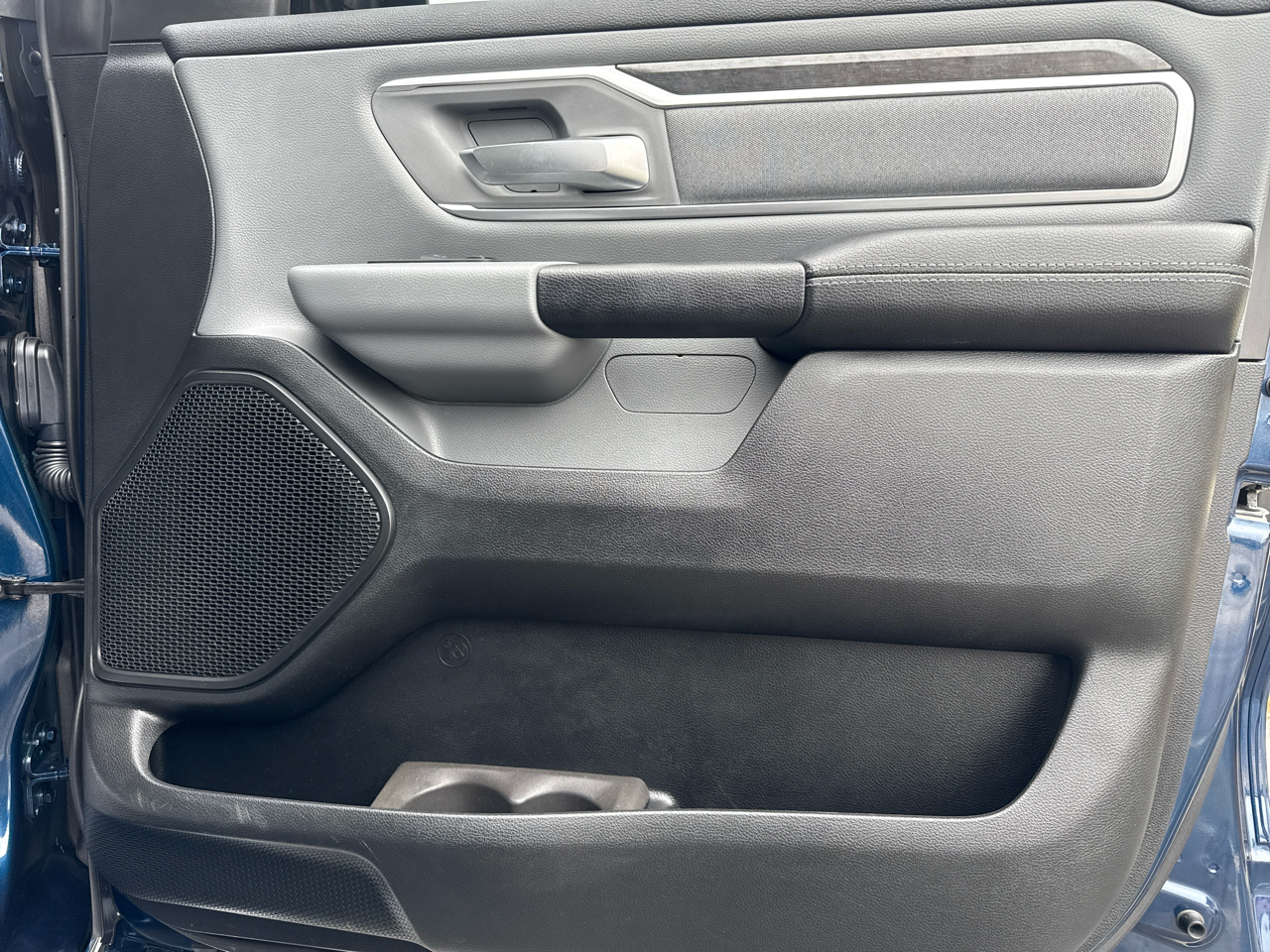 RAM 1500 Big Horn 4x4 Crew Cab 5'7" Box 2020