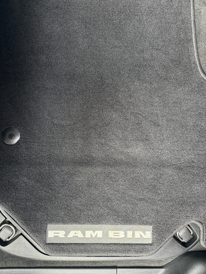 RAM 1500 Big Horn 4x4 Crew Cab 5'7" Box 2020