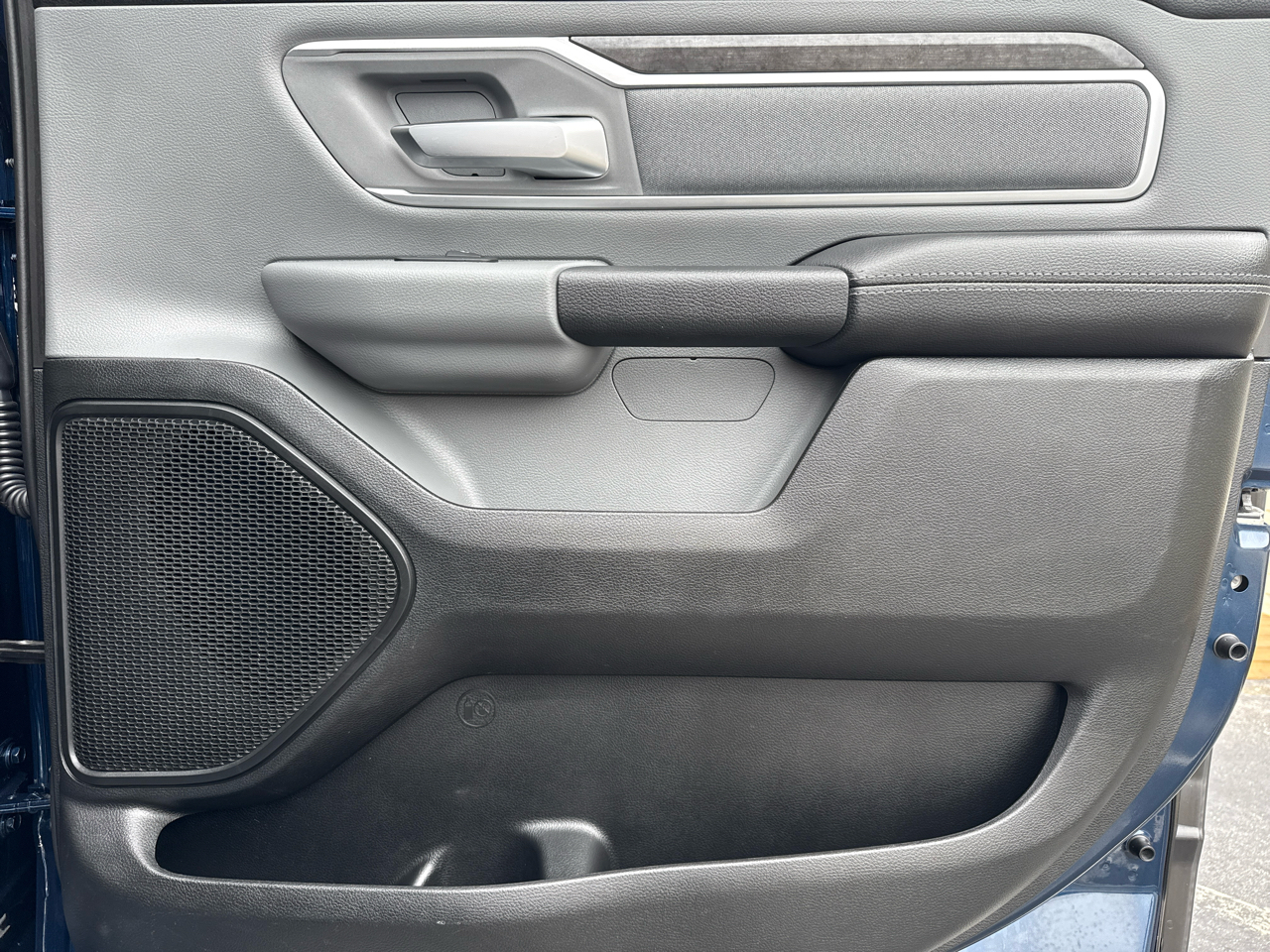 RAM 1500 Big Horn 4x4 Crew Cab 5'7" Box 2020