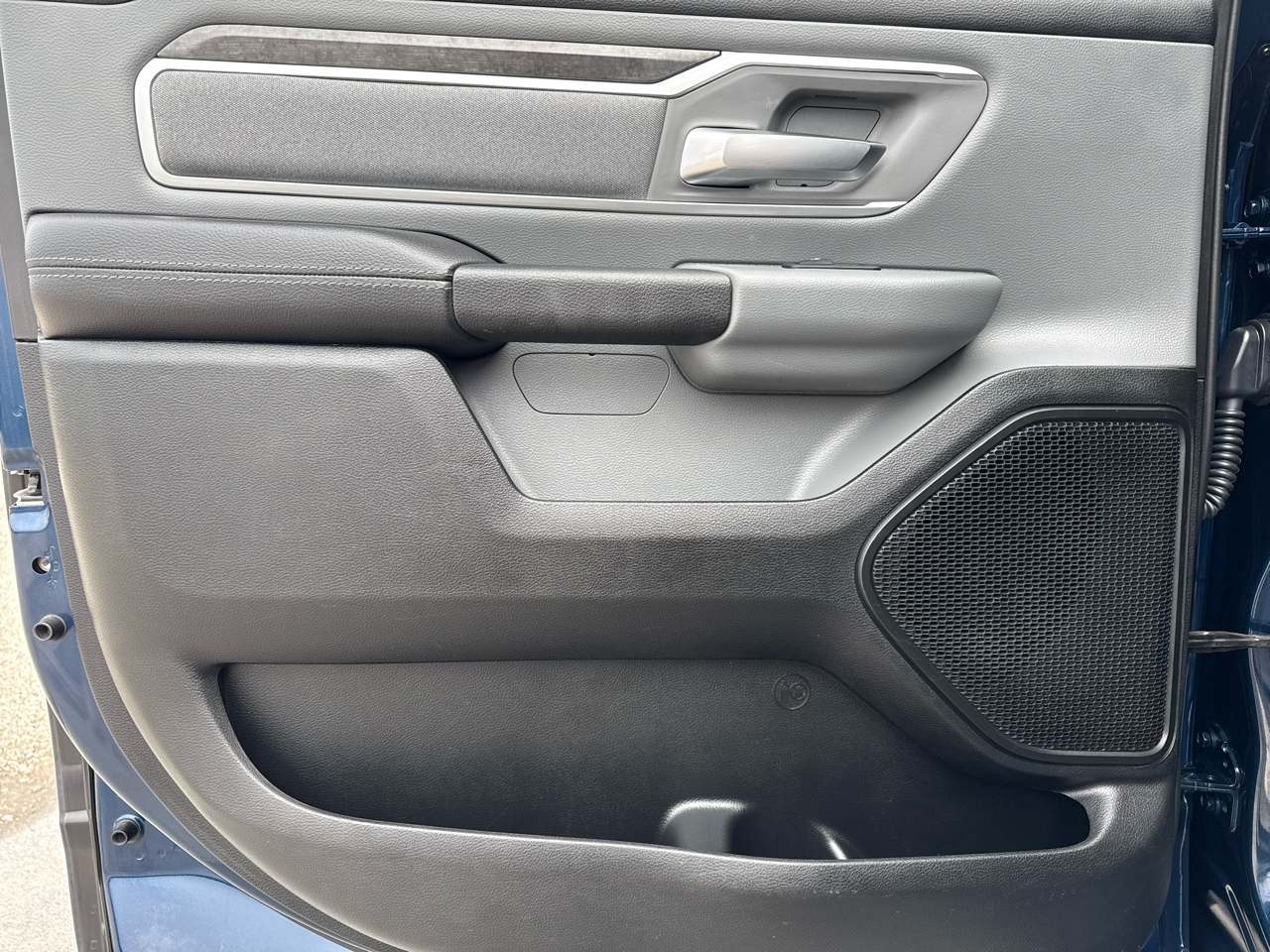 RAM 1500 Big Horn 4x4 Crew Cab 5'7" Box 2020