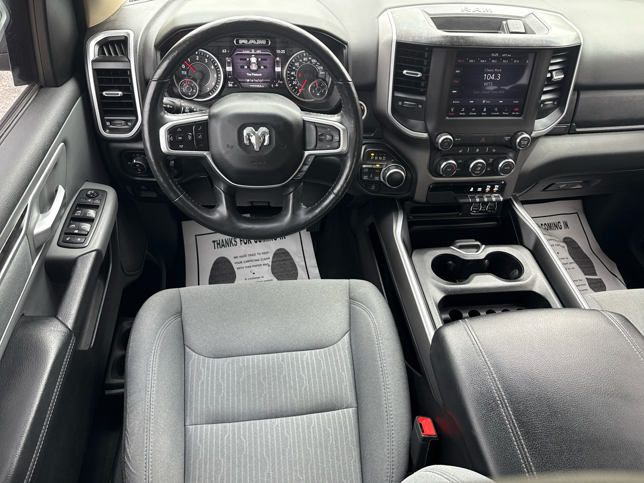 RAM 1500 Big Horn 4x4 Crew Cab 5'7" Box 2020