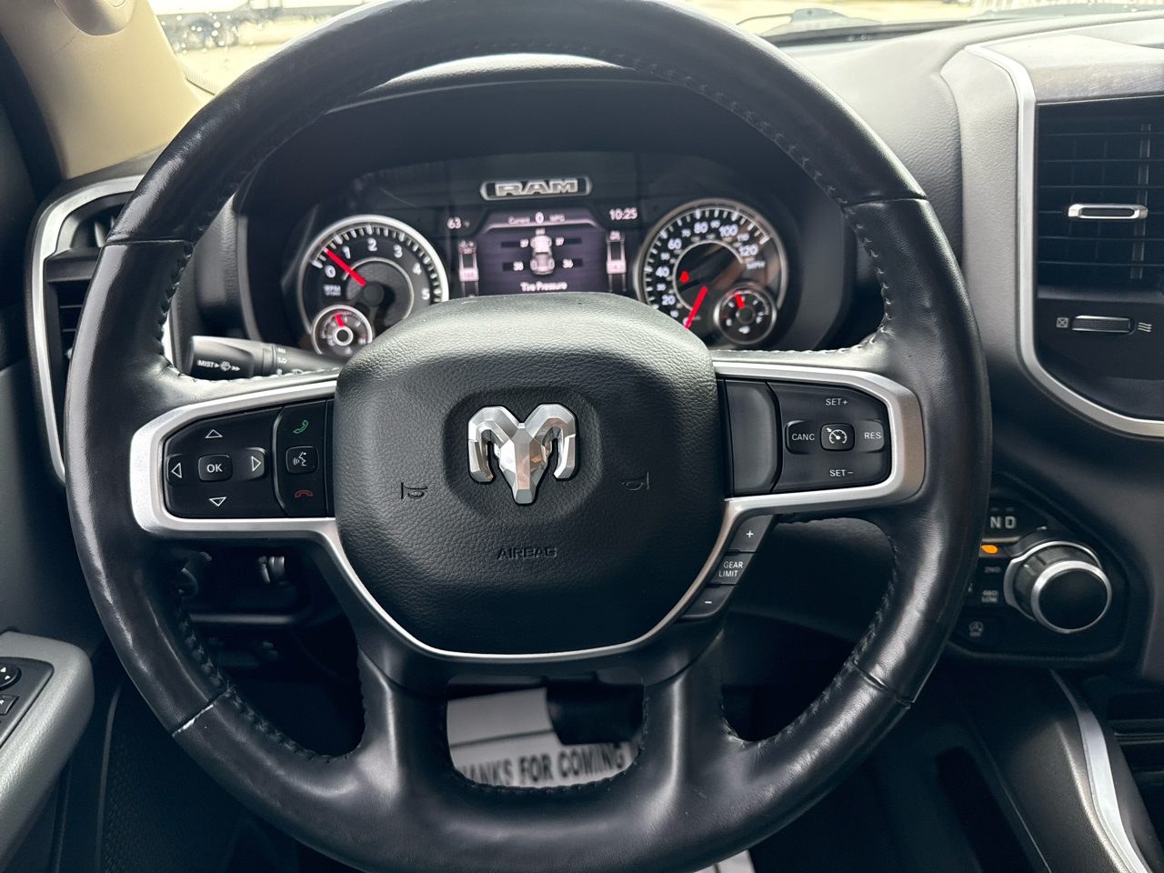 RAM 1500 Big Horn 4x4 Crew Cab 5'7" Box 2020