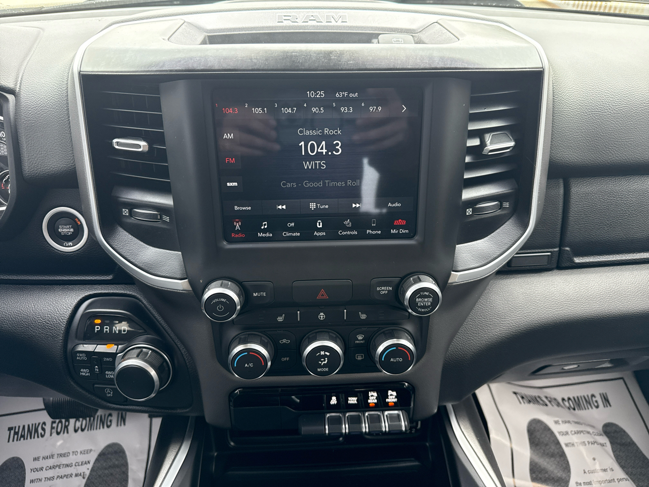 RAM 1500 Big Horn 4x4 Crew Cab 5'7" Box 2020