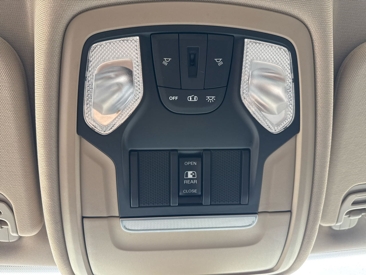 RAM 1500 Big Horn 4x4 Crew Cab 5'7" Box 2020