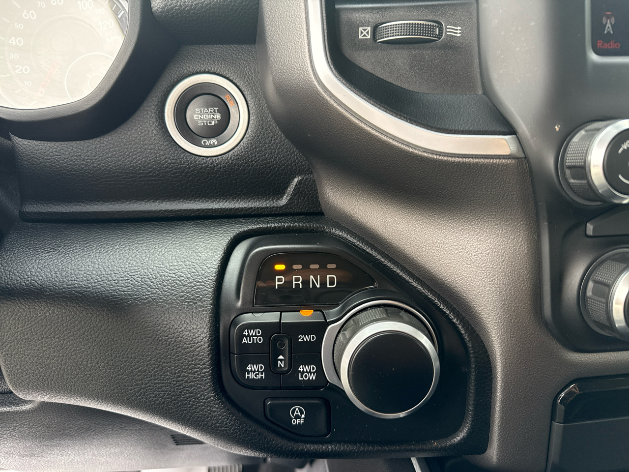 RAM 1500 Big Horn 4x4 Crew Cab 5'7" Box 2020