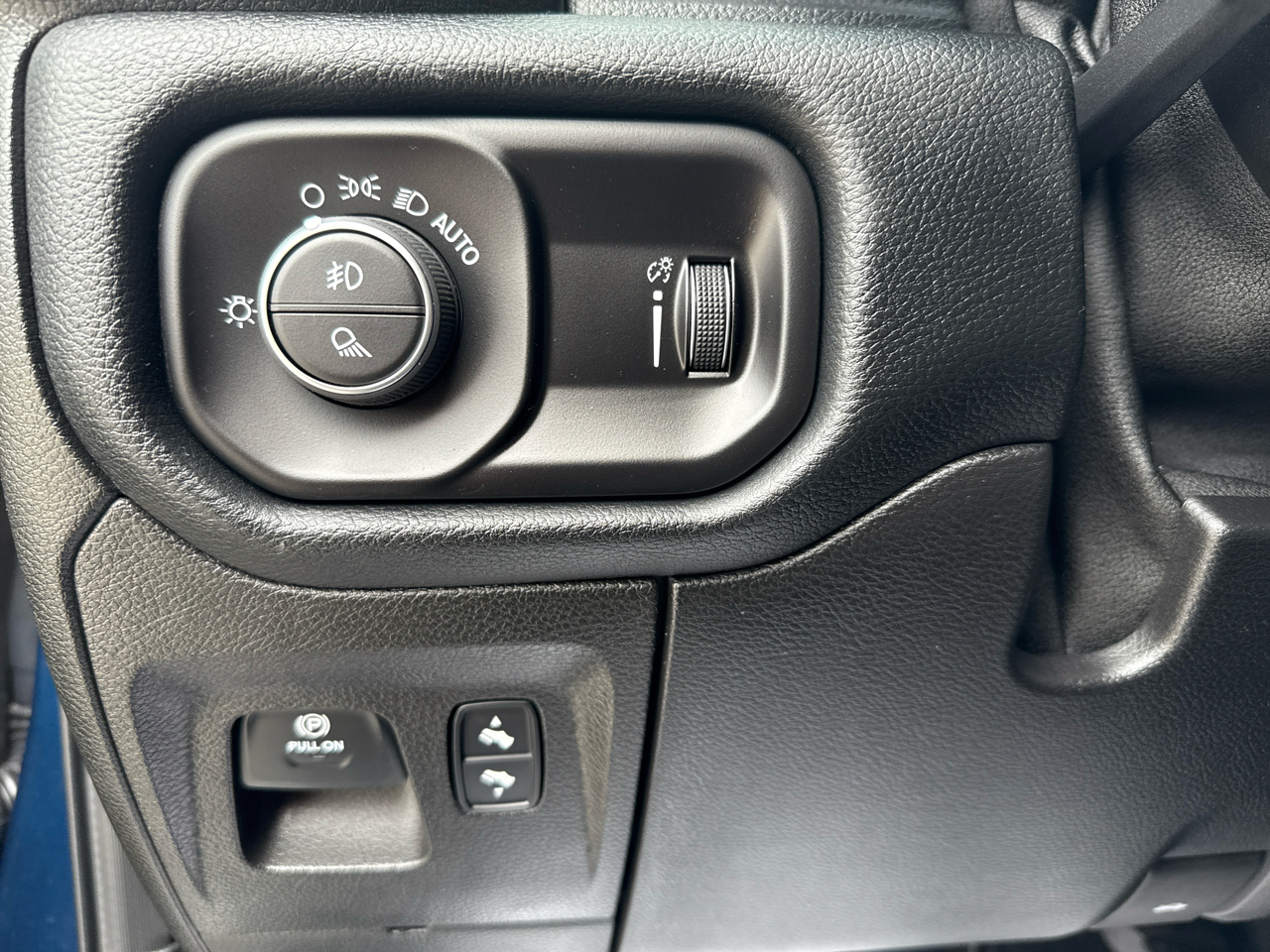 RAM 1500 Big Horn 4x4 Crew Cab 5'7" Box 2020