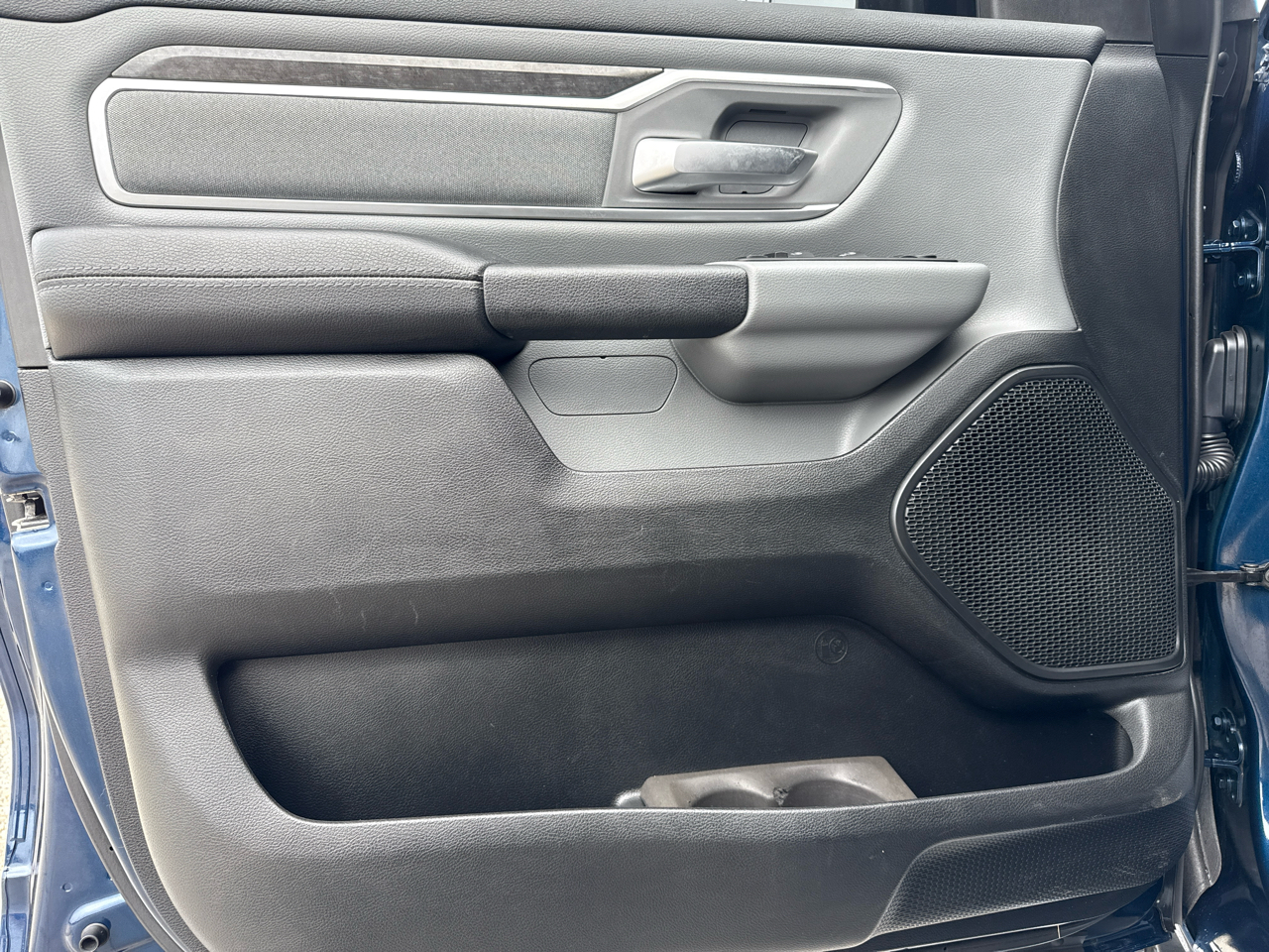 RAM 1500 Big Horn 4x4 Crew Cab 5'7" Box 2020