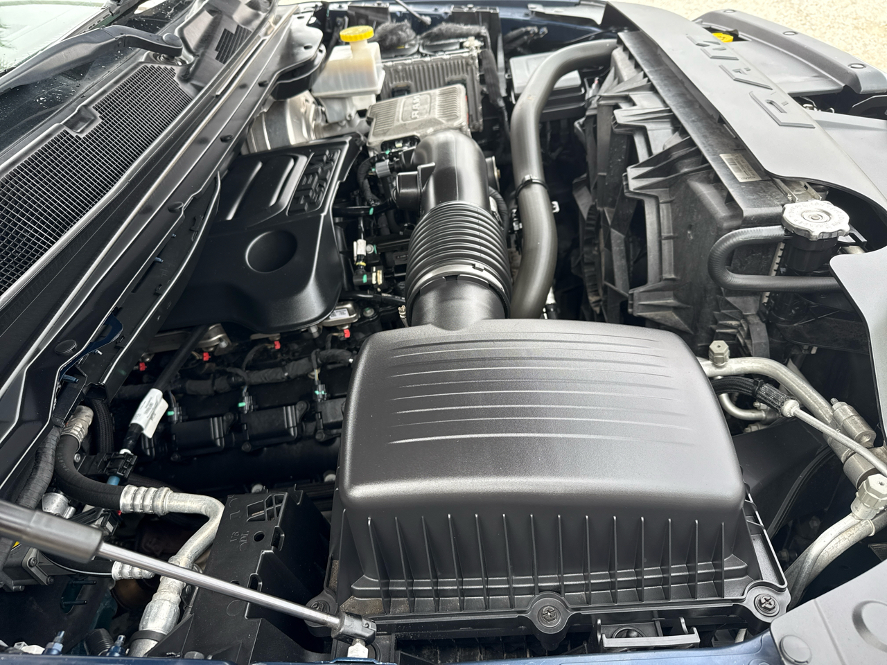 RAM 1500 Big Horn 4x4 Crew Cab 5'7" Box 2020