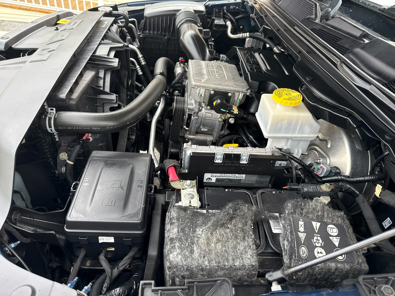 RAM 1500 Big Horn 4x4 Crew Cab 5'7" Box 2020