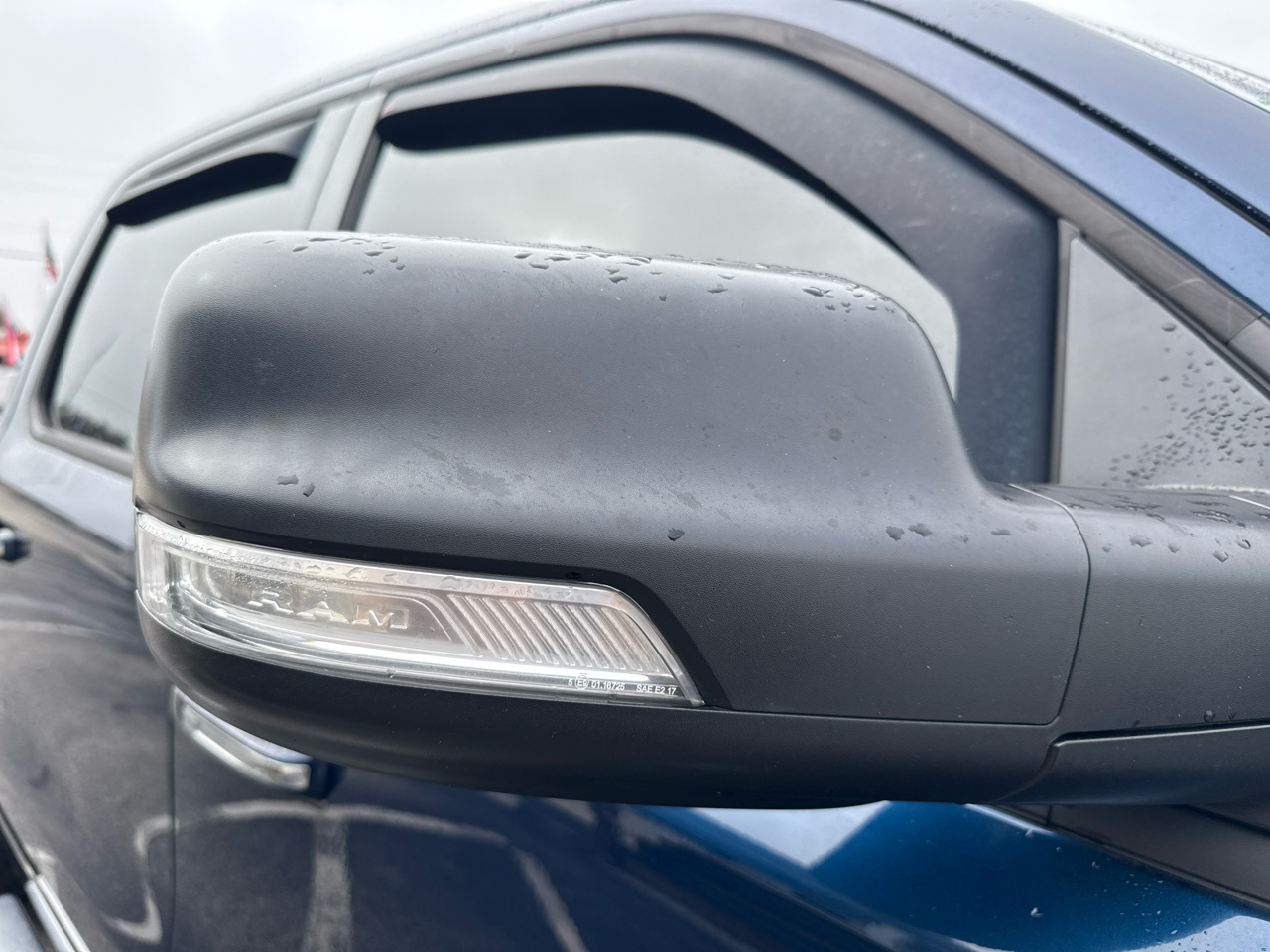 RAM 1500 Big Horn 4x4 Crew Cab 5'7" Box 2020