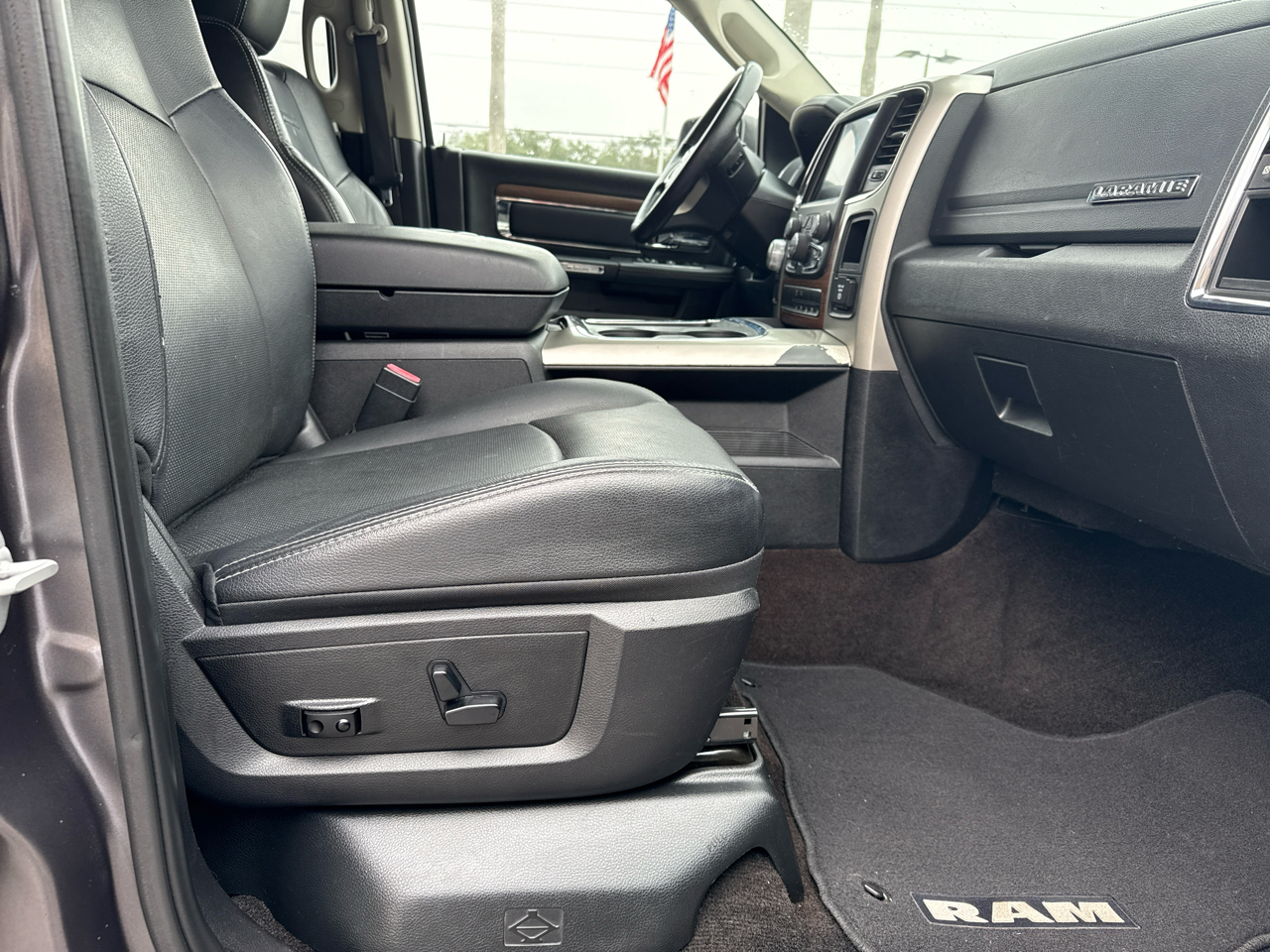 RAM 1500 2WD Crew Cab 149" Laramie 2016