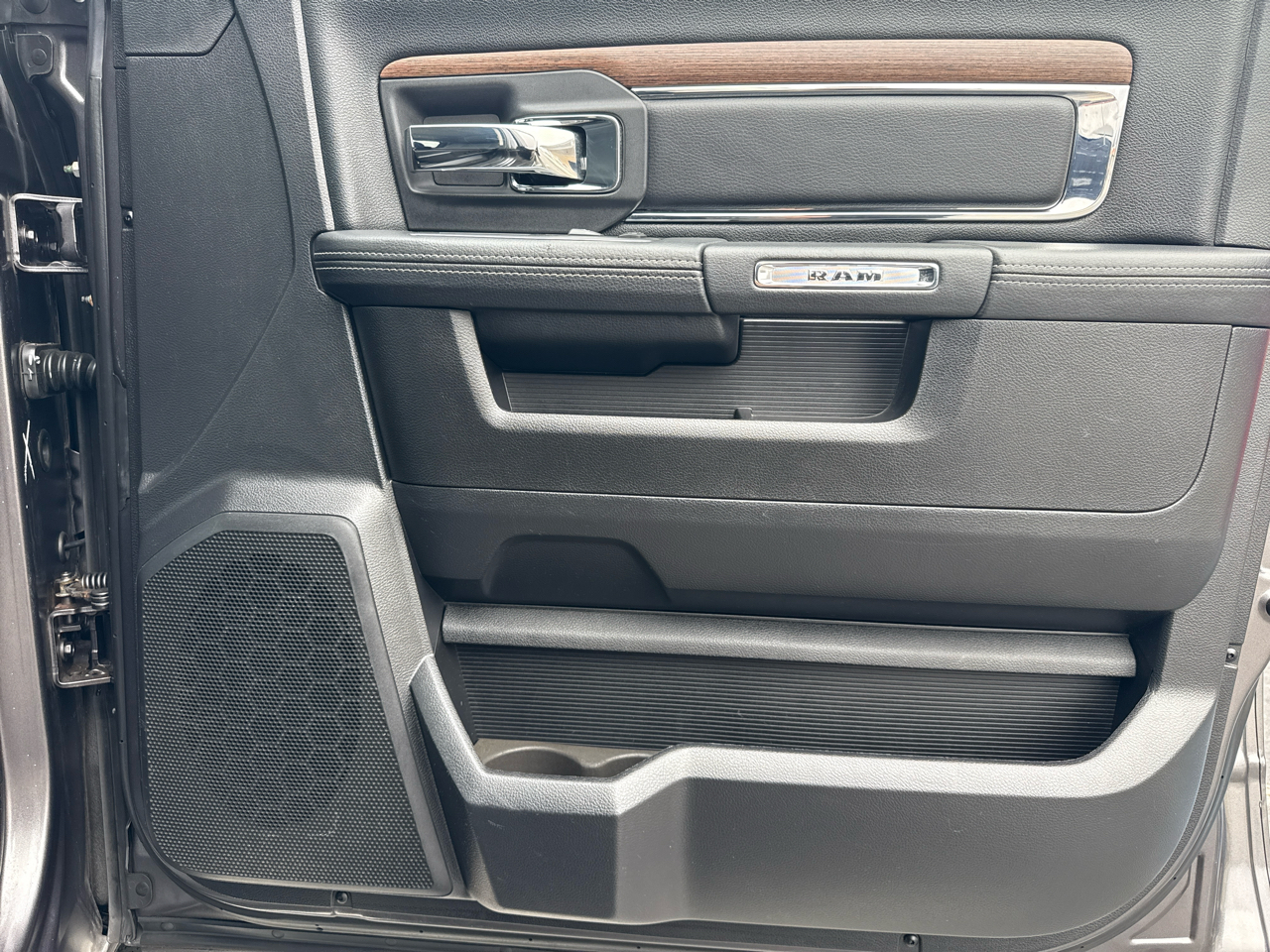 RAM 1500 2WD Crew Cab 149" Laramie 2016