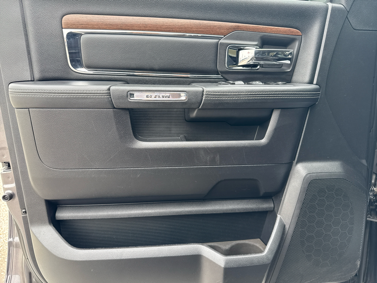 RAM 1500 2WD Crew Cab 149" Laramie 2016