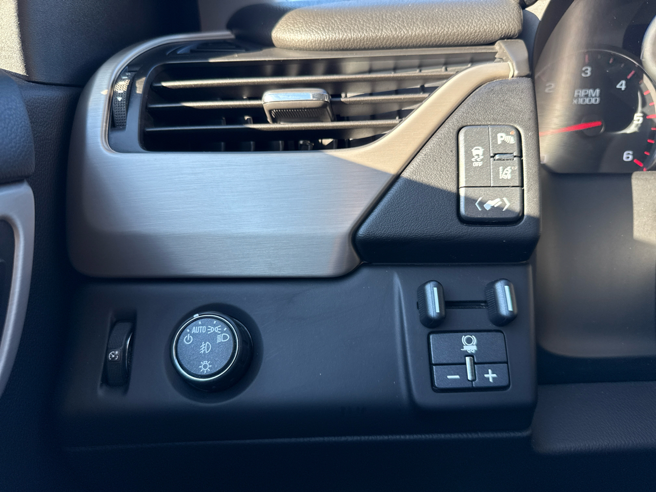 GMC Yukon XL 2WD 4dr Denali 2015