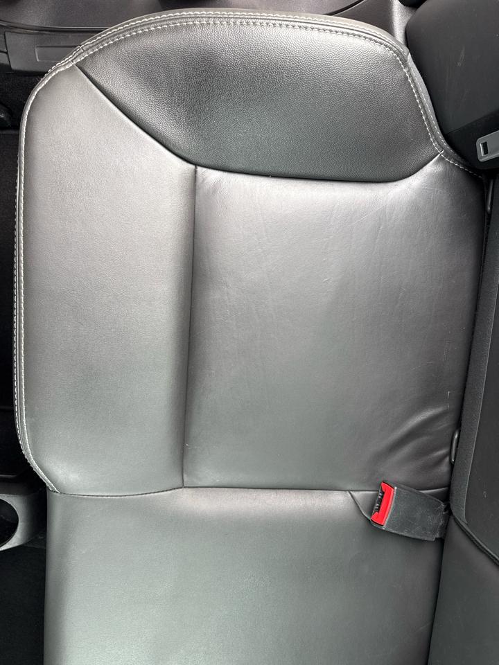 Ford Focus 4dr Sdn SEL 2010