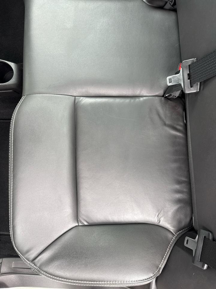 Ford Focus 4dr Sdn SEL 2010