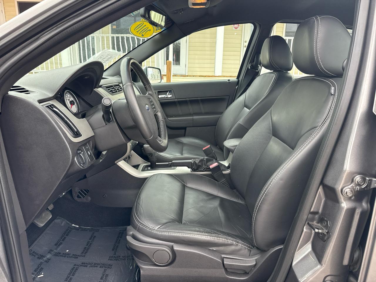 Ford Focus 4dr Sdn SEL 2010