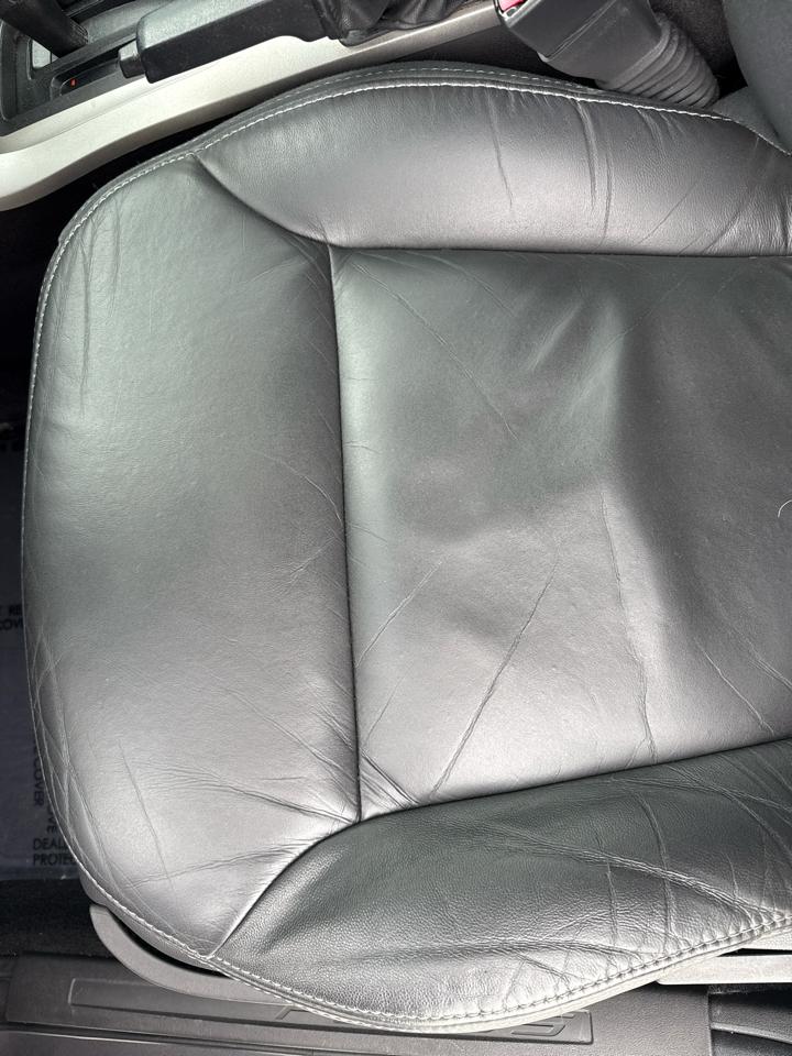 Ford Focus 4dr Sdn SEL 2010