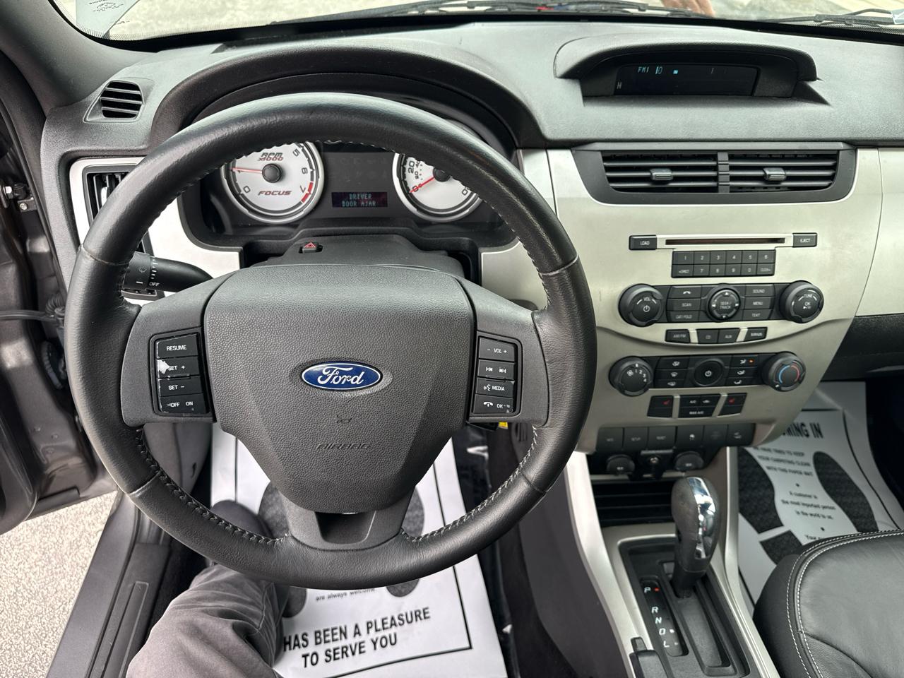 Ford Focus 4dr Sdn SEL 2010