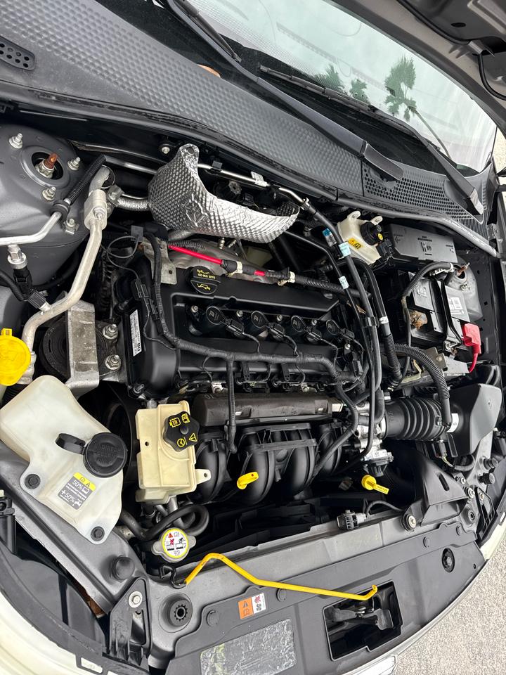 Ford Focus 4dr Sdn SEL 2010