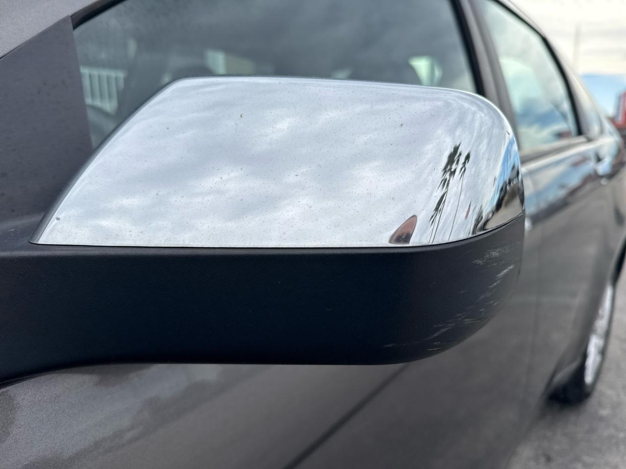 Ford Focus 4dr Sdn SEL 2010