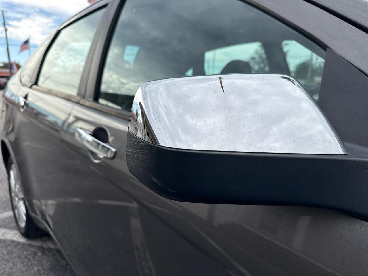 Ford Focus 4dr Sdn SEL 2010