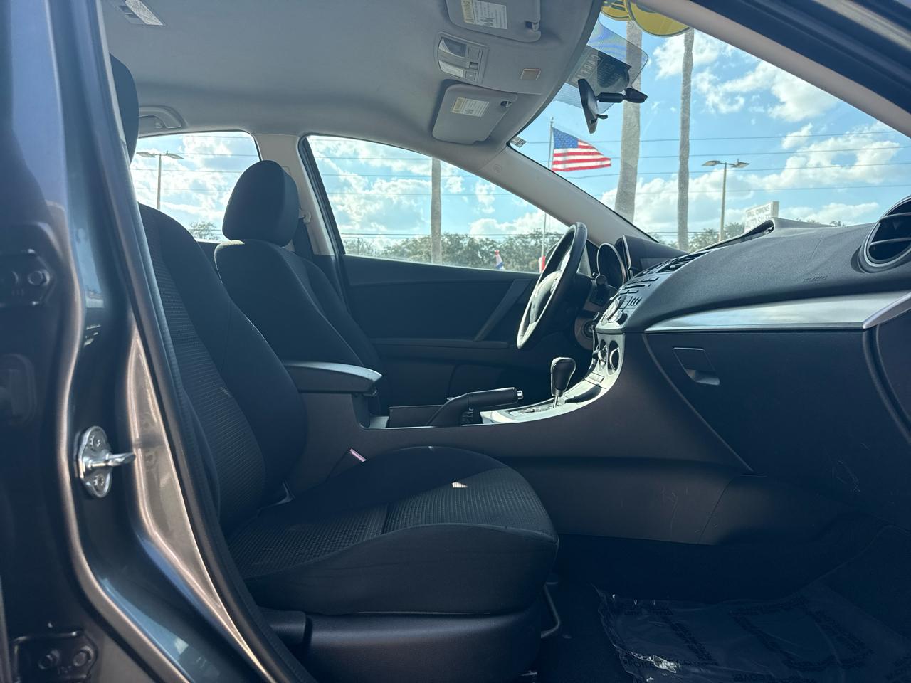 Mazda MAZDA3 4dr Sdn Auto i Touring 2012