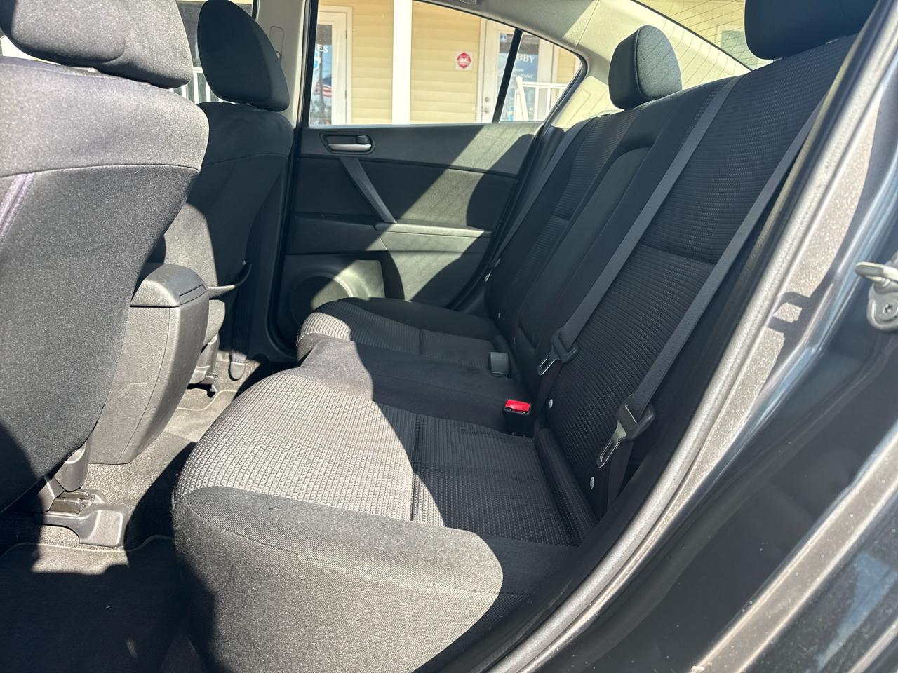 Mazda MAZDA3 4dr Sdn Auto i Touring 2012