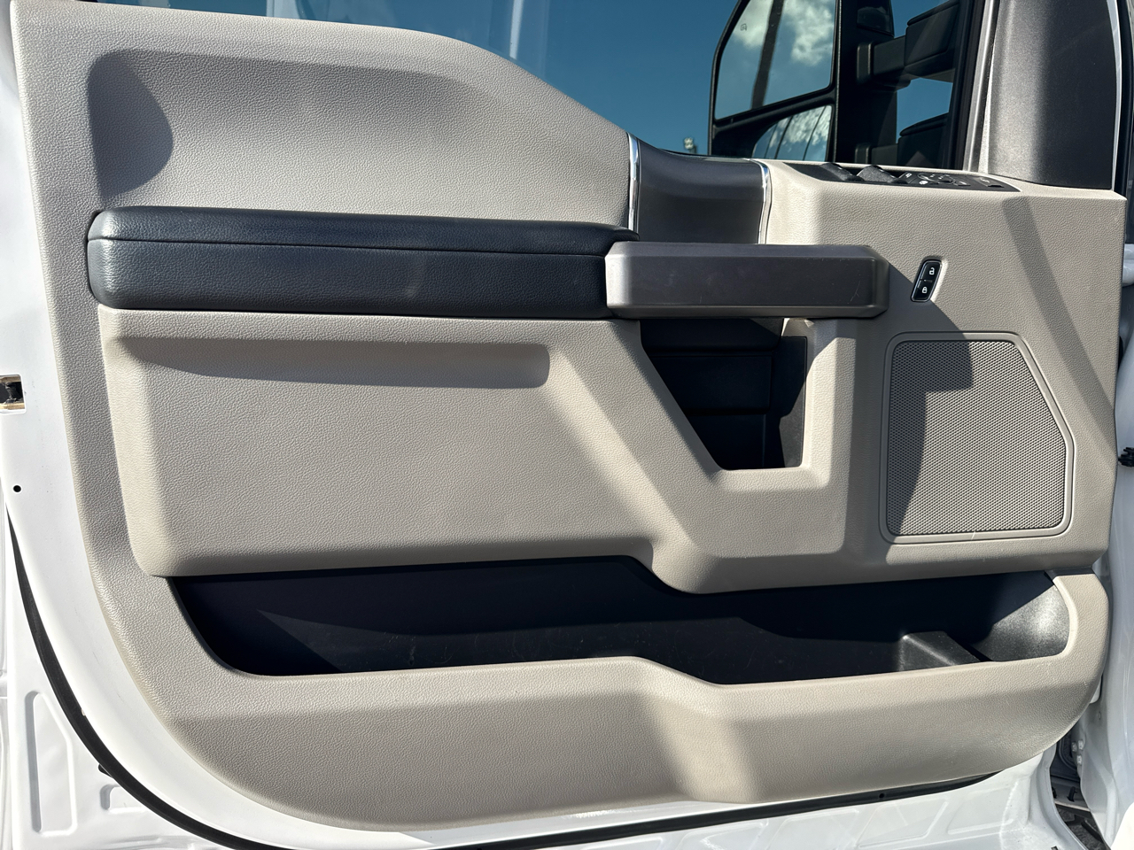 Ford Super Duty F-250 SRW King Ranch 4WD Crew Cab 8' Box 2018