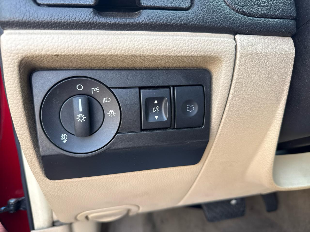 Mercury Milan 4dr Sdn Premier FWD 2010