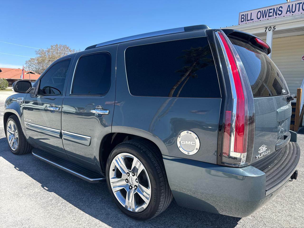 GMC Yukon Denali AWD 4dr 2008