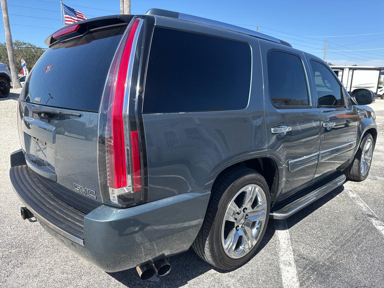 GMC Yukon Denali AWD 4dr 2008