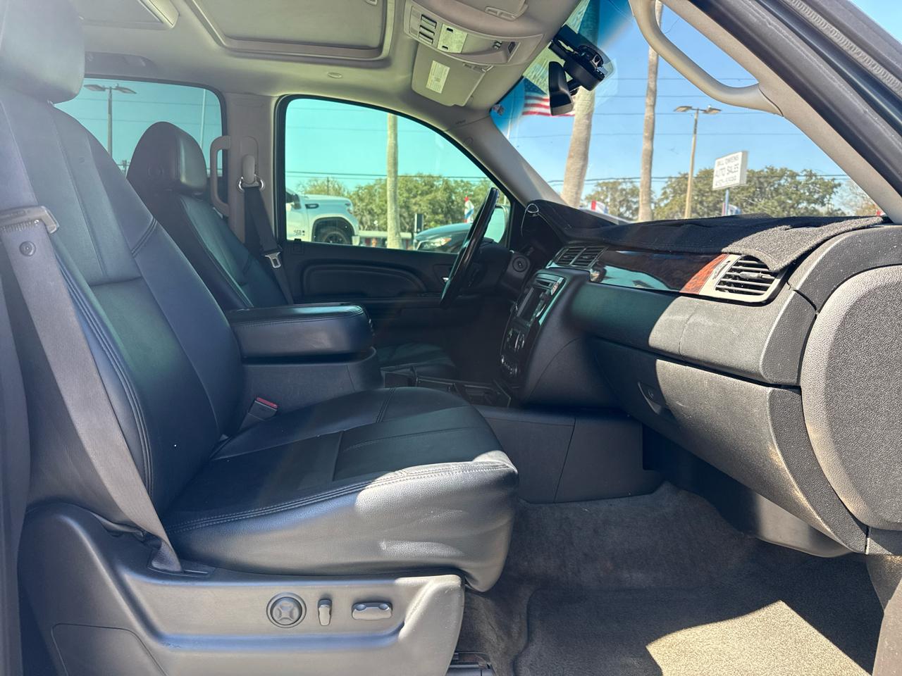 GMC Yukon Denali AWD 4dr 2008