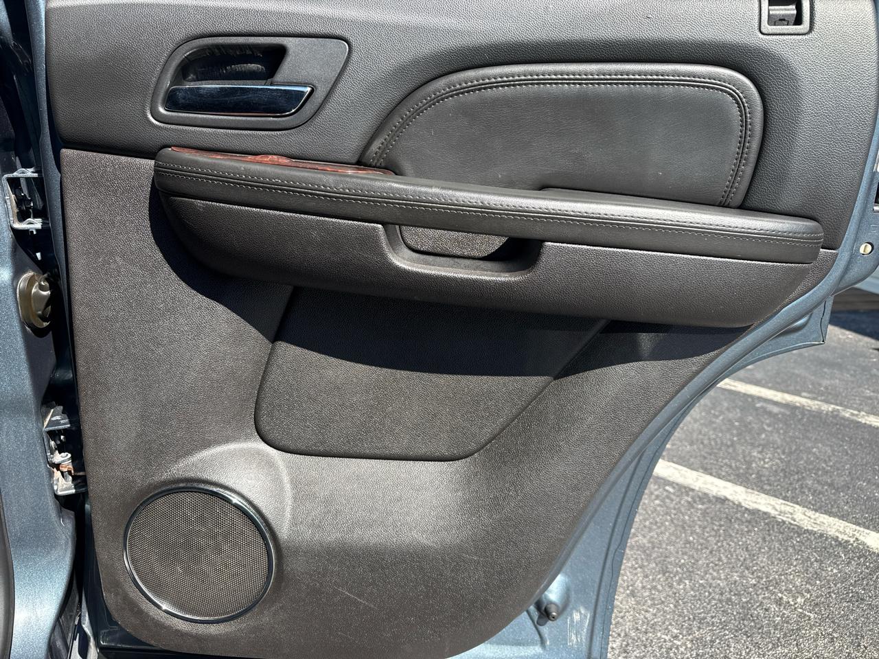 GMC Yukon Denali AWD 4dr 2008