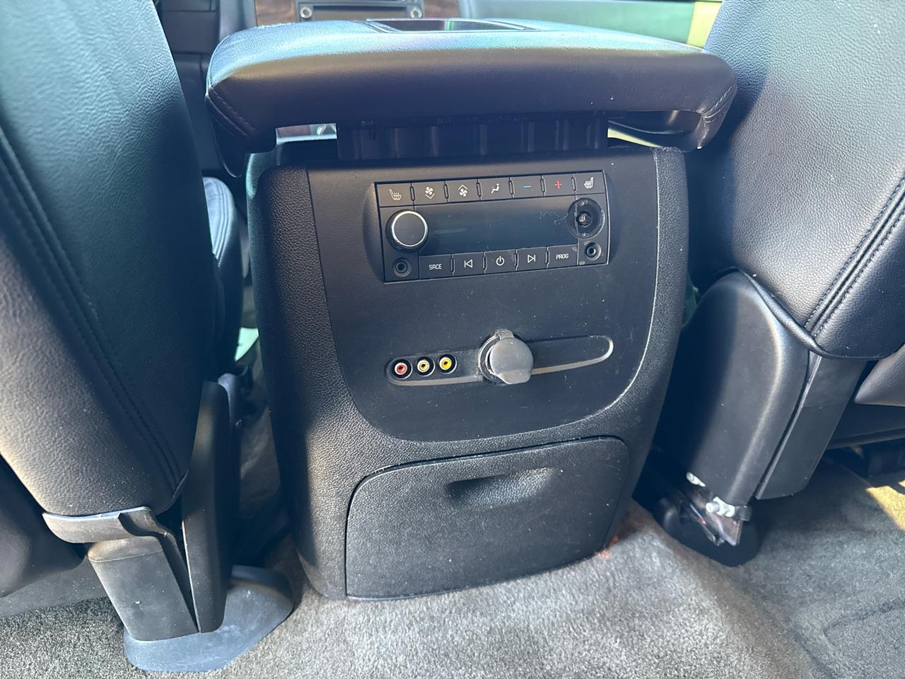 GMC Yukon Denali AWD 4dr 2008