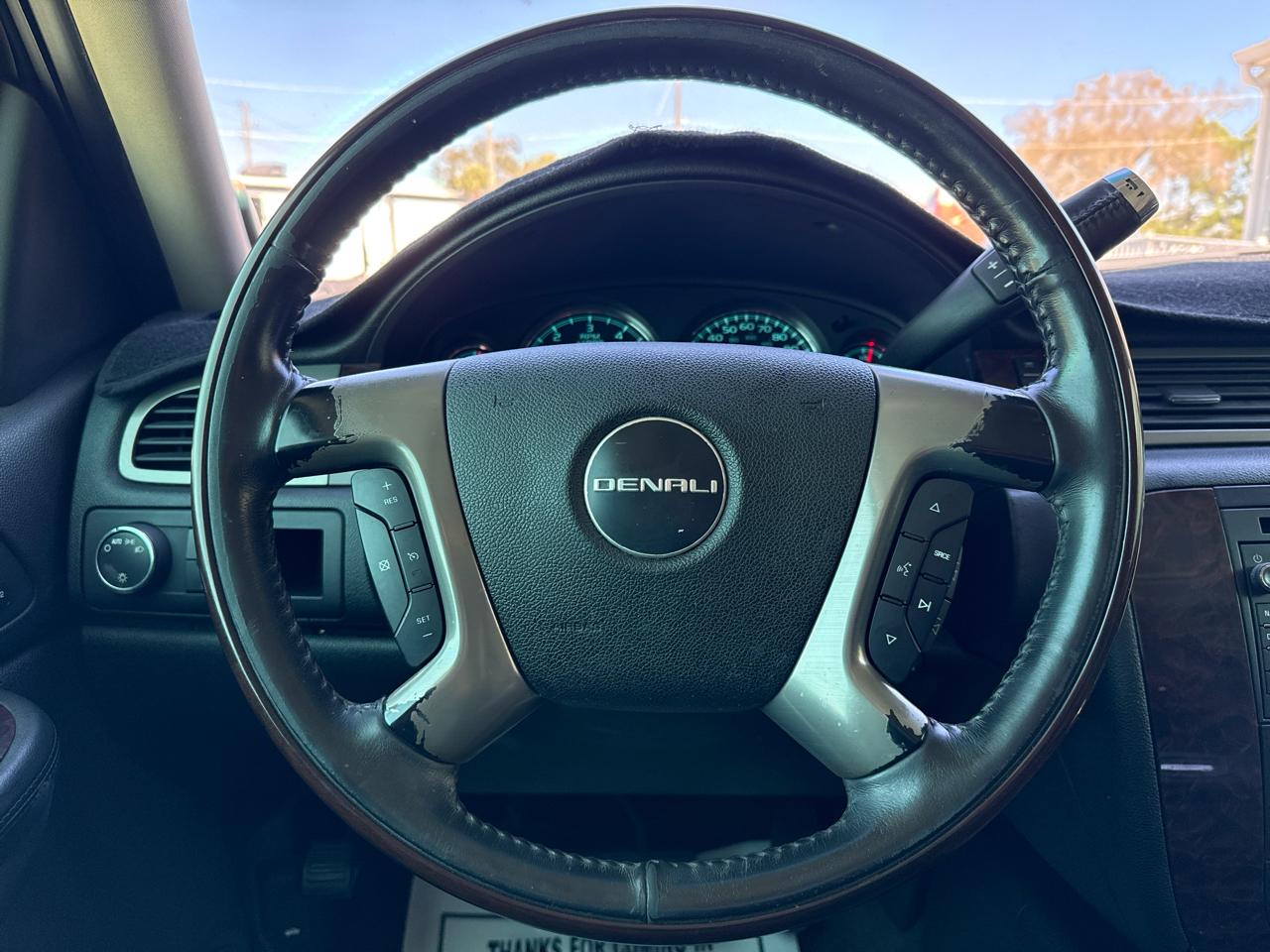 GMC Yukon Denali AWD 4dr 2008