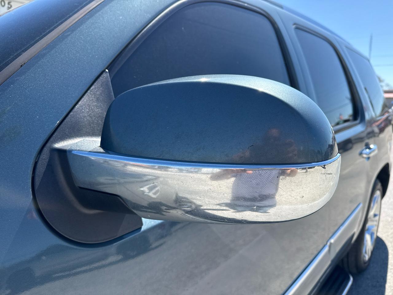 GMC Yukon Denali AWD 4dr 2008