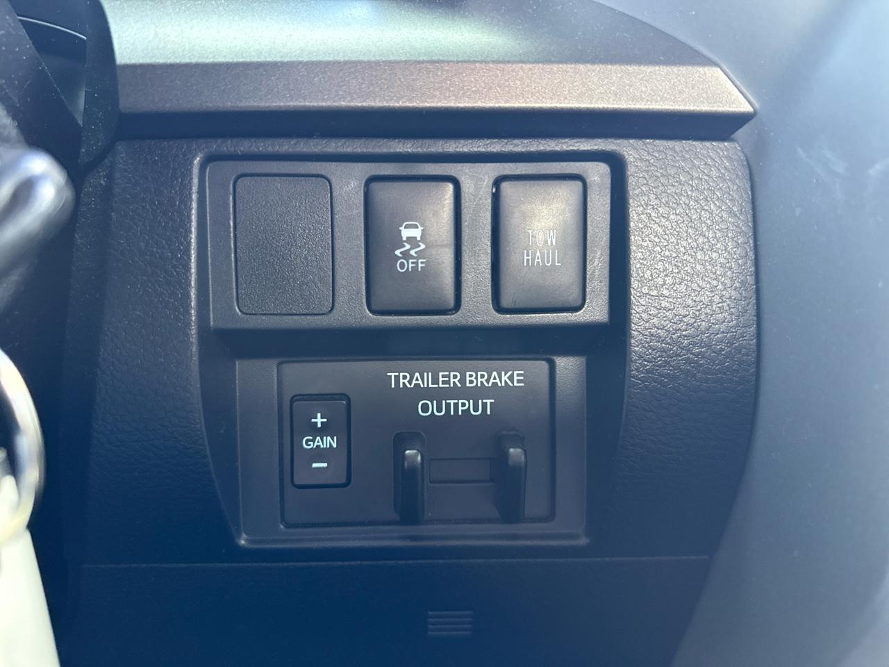 Toyota Tundra 2WD SR5 CrewMax 5.5' Bed 5.7L (Natl) 2018