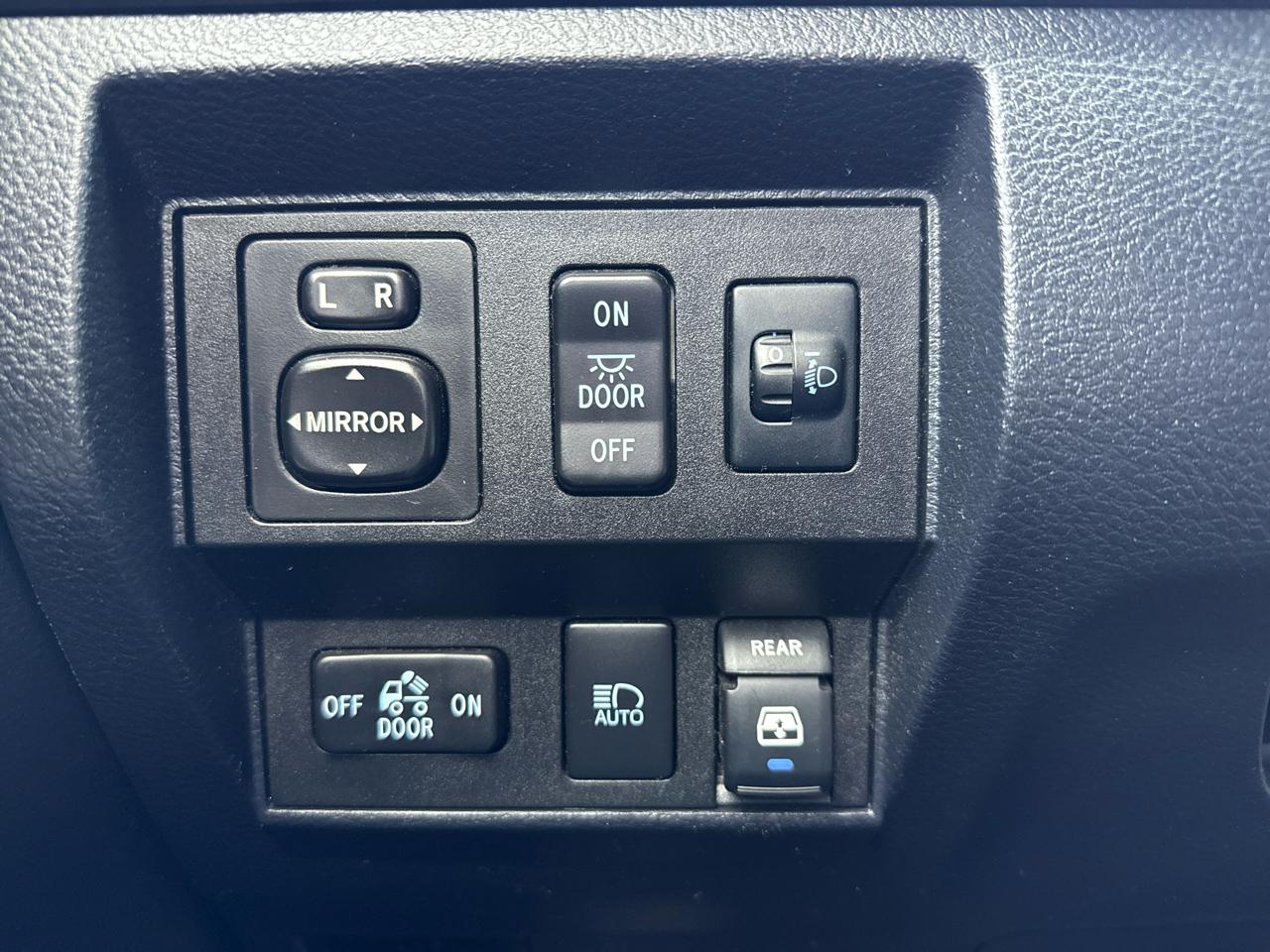 Toyota Tundra 2WD SR5 CrewMax 5.5' Bed 5.7L (Natl) 2018